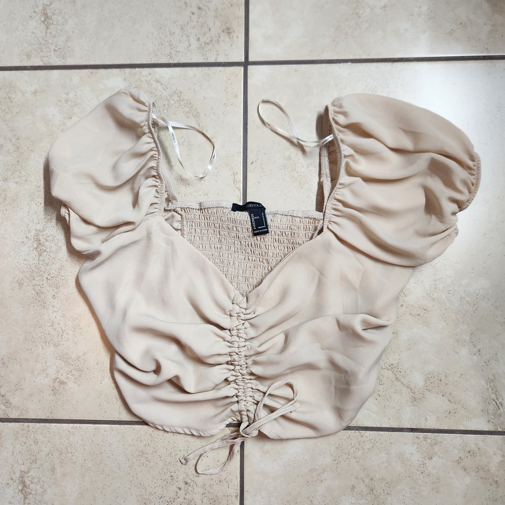 Forever 21 Cream Ruched Crop Top Blouse Size Small